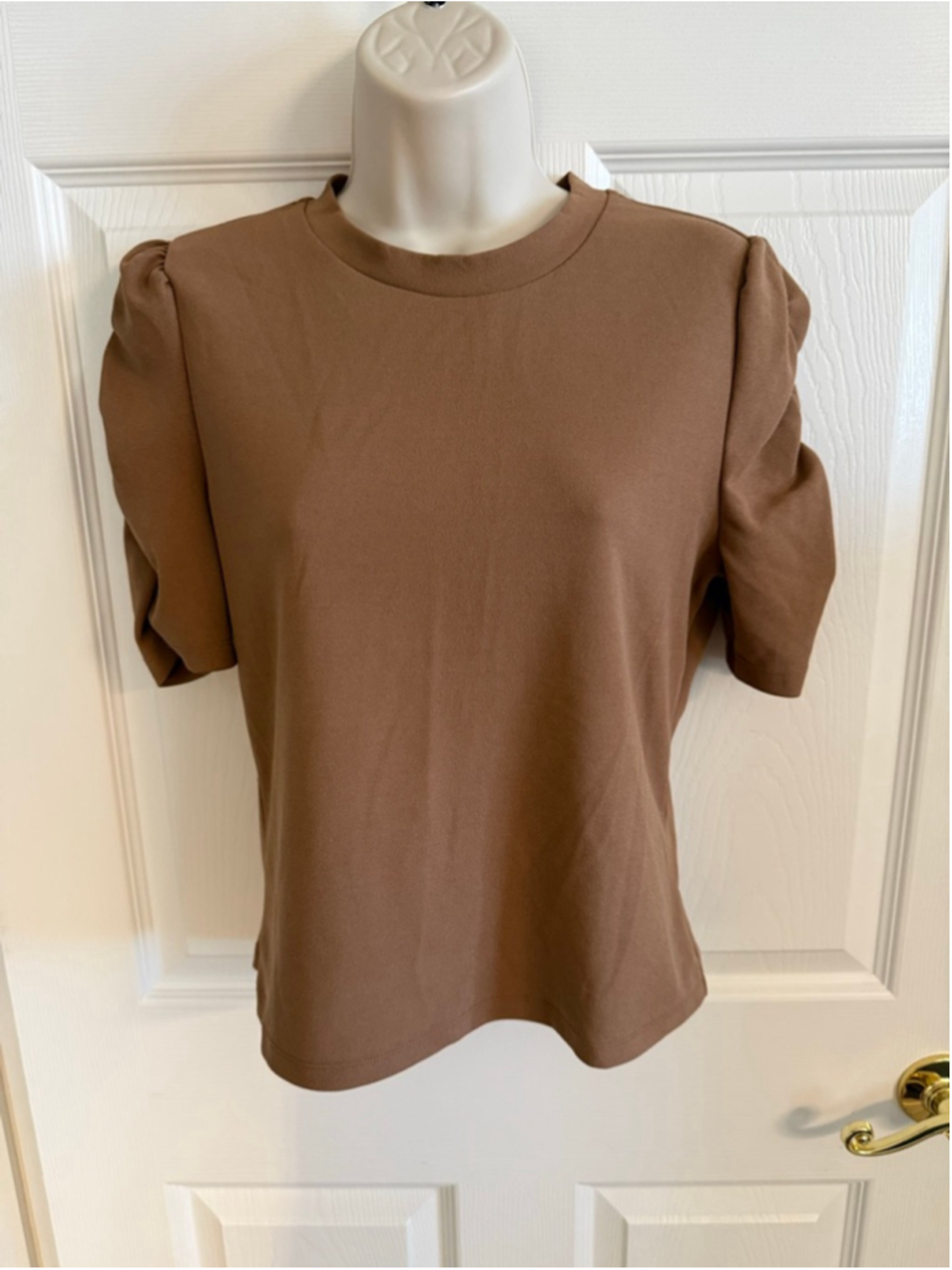 Haute Monde puff sleeve top camel size medium